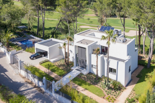 Modern, newly-built villa right on the Son Vida golf course