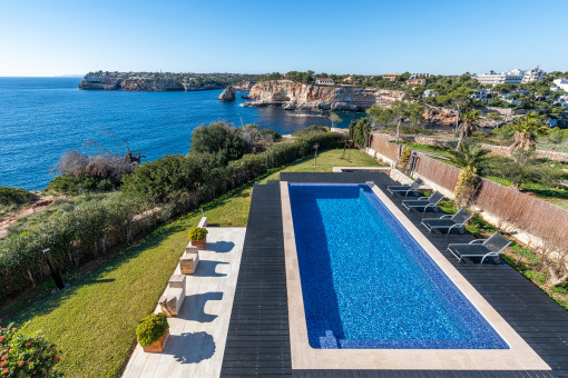 Spectacular villa on the first sea line with infinity pool in a superb location in Cala Santanyi