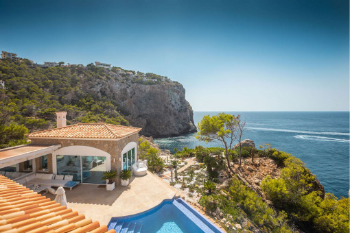 Exclusive villa on the first sea line in Port Andratx