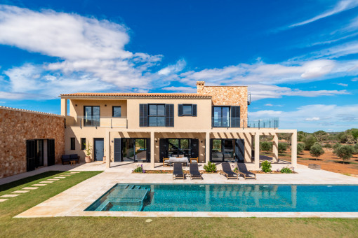 Modern finca with pool and sweeping views on the outskirts of Ses Salines