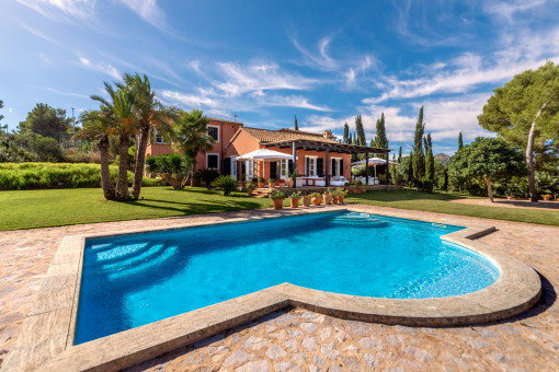 Luxurious property with panoramic views, absolute privacy and tennis court in the hills of Artá