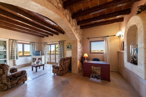 Light flooded living area with office