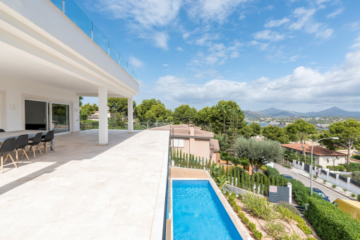 Elegant villa in top location with sea views in Santa Ponsa