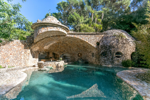 300 year-old country estate on a large plot of land with sweeping views and a wonderful garden near Port d'Alcudia