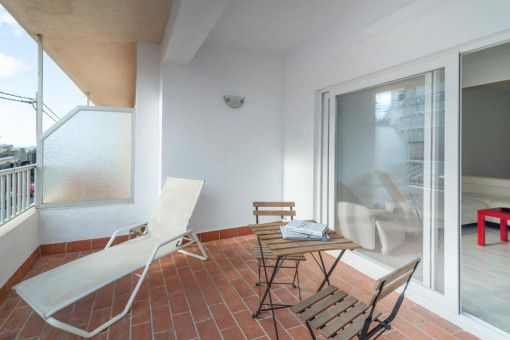 Bright, recently-renovated apartment with sea views directly on the Playa de Palma
