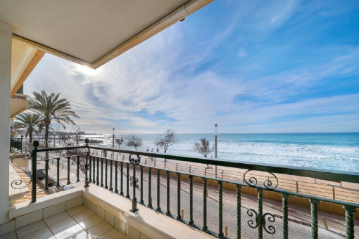 Dreamlike sea-view apartment directly on the promenade of Portixol / Molinar