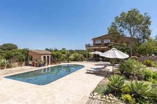 Authentic finca in an idyllic location with touristic rental licence for 10 persons in Cas Concos