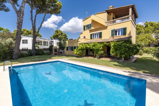 Family-friendly villa with pool and wonderful sea views in a privileged location in Cas Catala