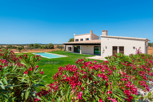 Energy-efficient, newly-built finca with wonderful sweeping views in a prime location near Ses Salines