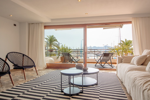 Enchanting duplex-apartment on the sea: Luxurious lifestyle in Port Pollença on the marina and close to the sandy beach