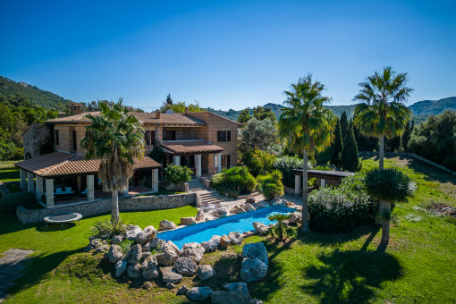 Large, high quality sea-view finca with pool, tennis court and touristic rental license in Alcudia