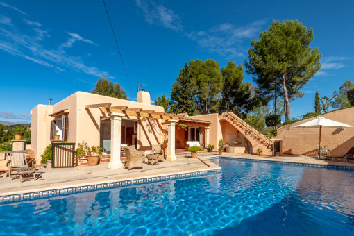 Beautiful villa in a quiet location with a spacious plot in Calvia