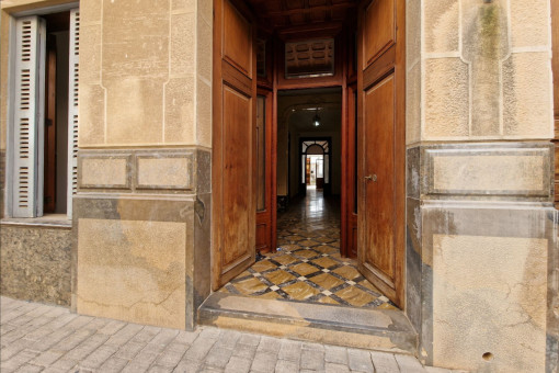 Historic town-house in the centre of Llucmajor, with garage and great potential for redesign