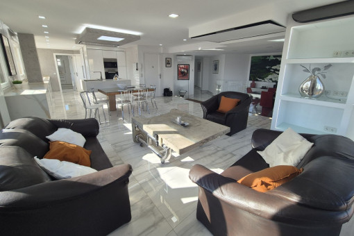 Light-flooded apartment with 360º views over the old town of Palma and 2 parking spaces