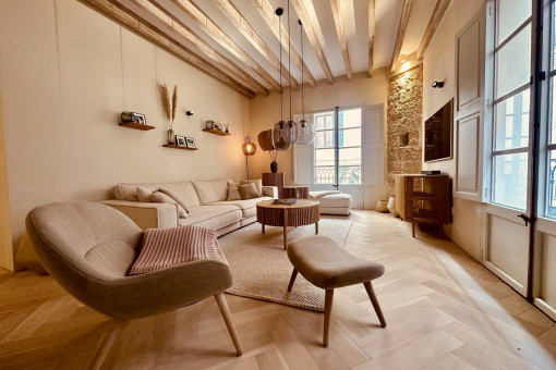 Modern apartment at Palma's marina with impressive ceiling height