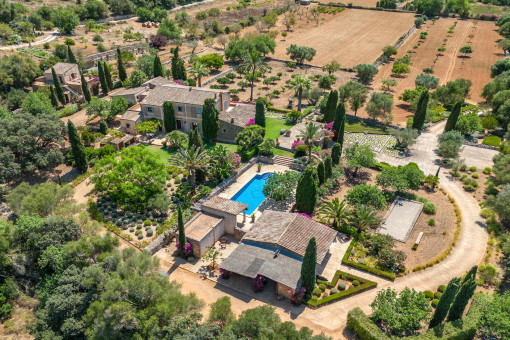 Romantic finca property with 2 guest houses, pool and wonderful panoramic views near Felanitx