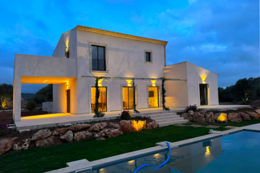 Beautiful finca near Campos, 4 bedrooms, 3 bathrooms, pool, garage, and state-of-the-art technology
