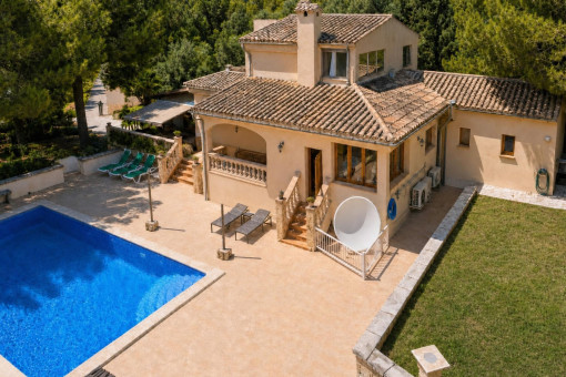 Well-maintained finca with a pool, garage, and maximum privacy near Alcudia