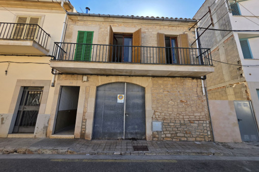 Authentic Townhouse with Patio and Garage in the Centre of Santanyí